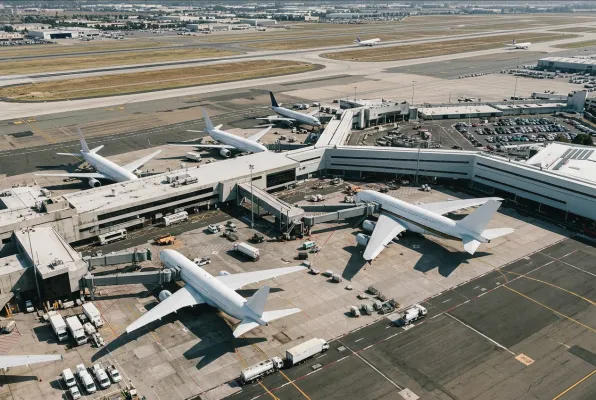Img airports hero hero terminalaerial ai 01