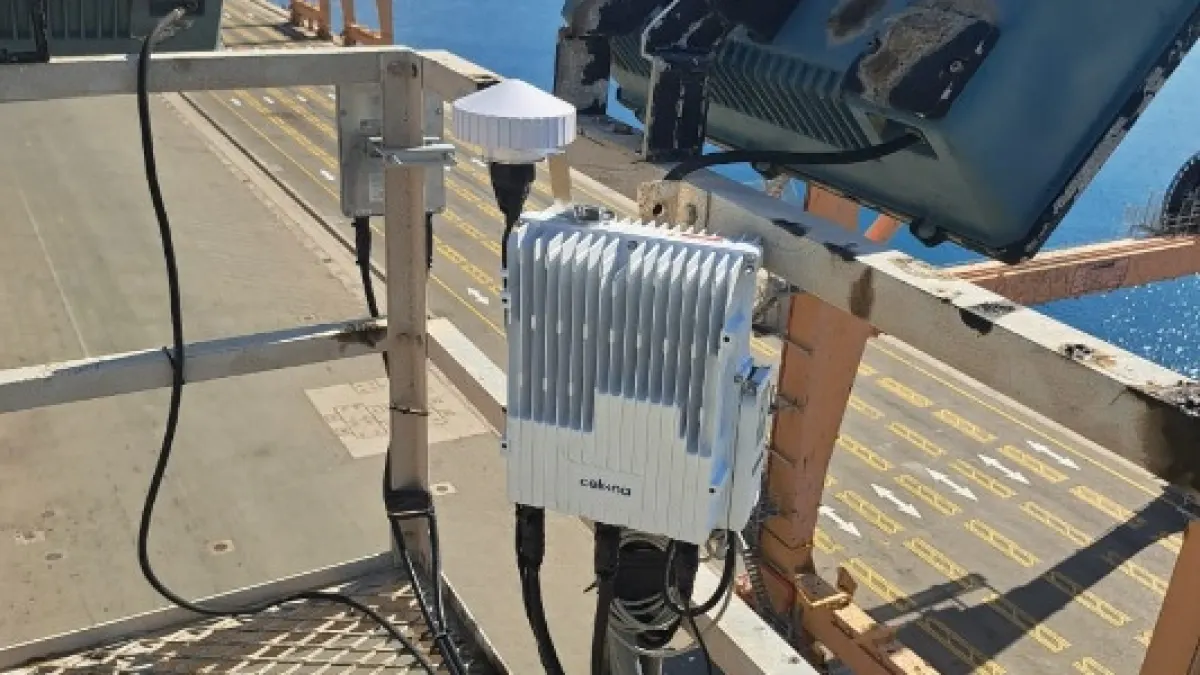 Quayside crane connectivity