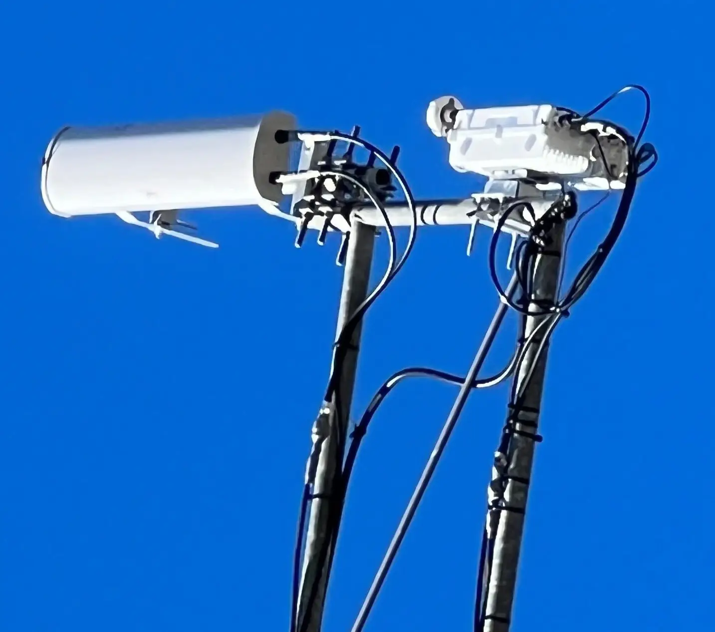 Railway pole mounted celona aps